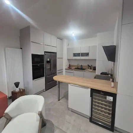 Nina, 2 Couchages, Elegant, Wifi, Parking شقة