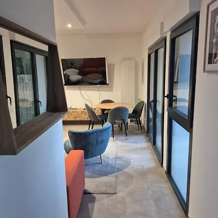 Nina, 2 Couchages, Elégant, Wifi, Parking